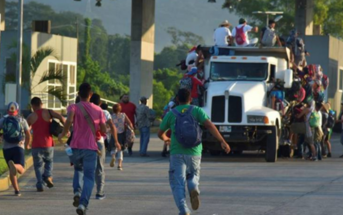 Detienen a 134 migrantes de la caravana en Pijijiapan, Chiapas