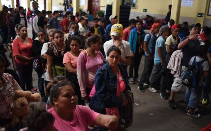 Abre México la frontera; entran mujeres y niños hondureños