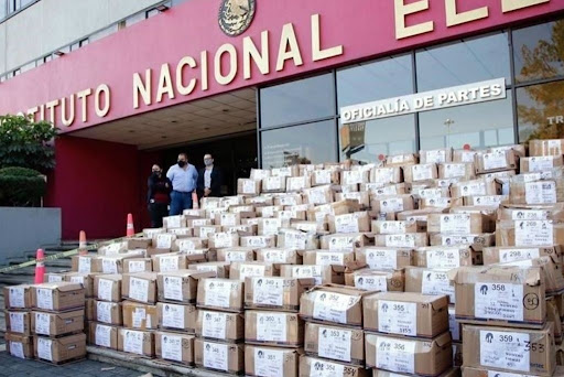 Recibe INE 11 millones de firmas para la revocación