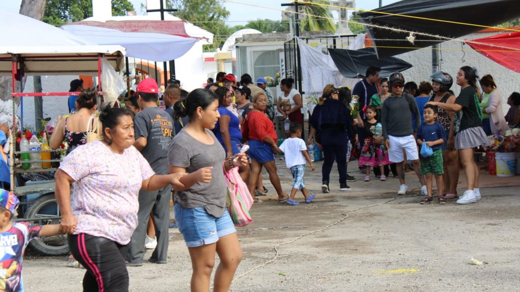 Abarrotan Cementerios Y Familias Recuerdan A Sus Fieles Difuntos