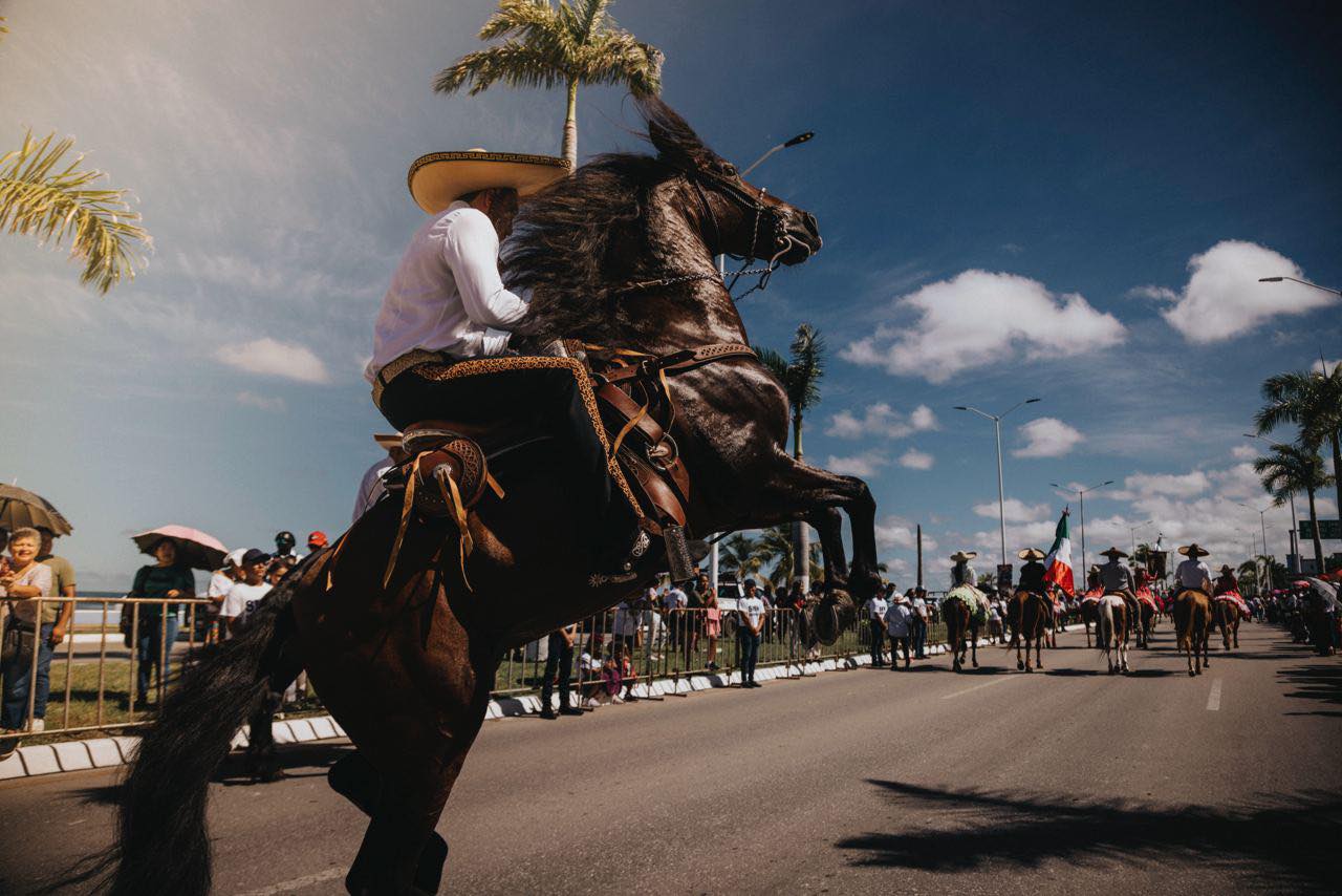 DESFILE