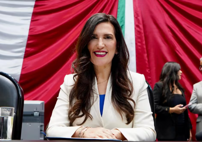 Kenia López Rabadán