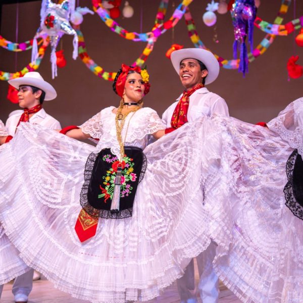 FOLKLÓRICO