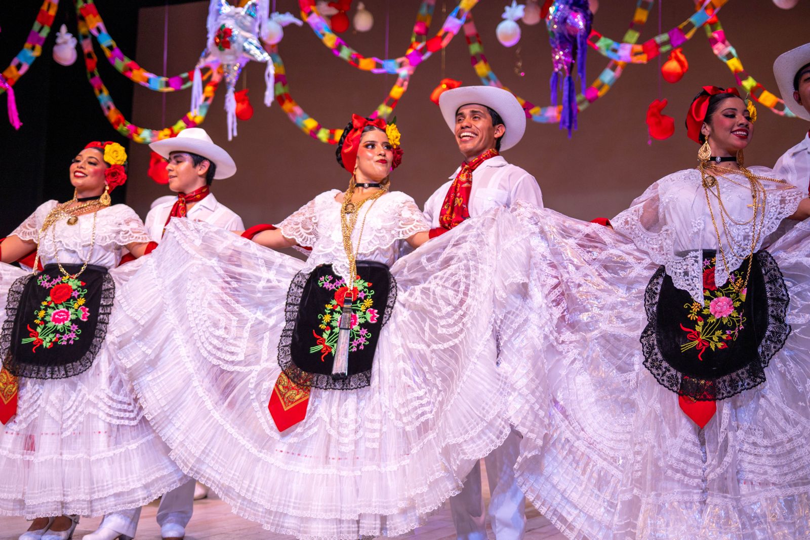 FOLKLÓRICO